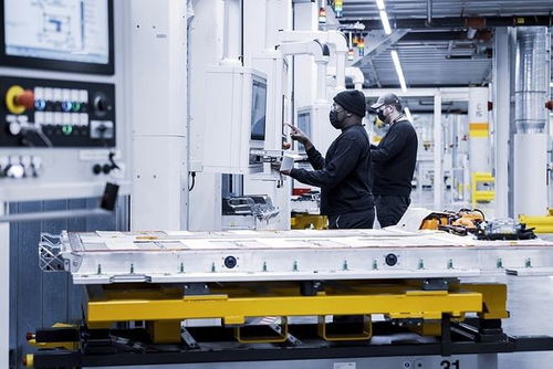 繼續(xù)擴(kuò)大版圖 奔馳美國(guó)電動(dòng)化圖鑒